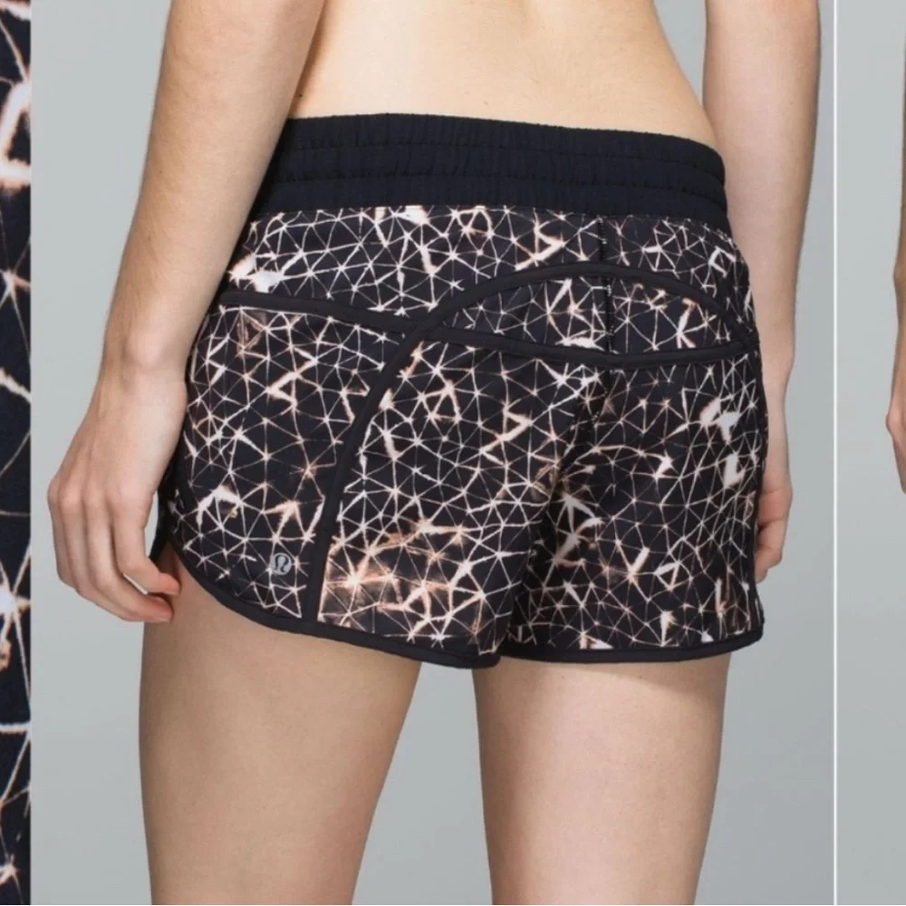 Lululemon Star Crushed Black shorts lined athletic Size 6 Inseam 4 EUC - Picture 3 of 8